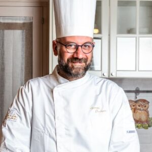 lo chef Giuseppe ti guiderà nella preparazione dei più autentici piatti pugliesi durante la lezione di cucina