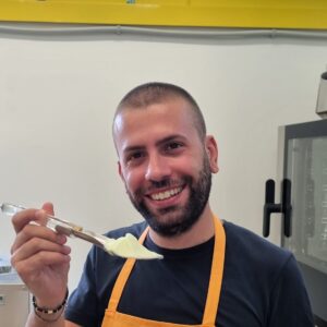 Giordy, an avant-garde ice-cream maker, will guide you through the artisanal gelato making class