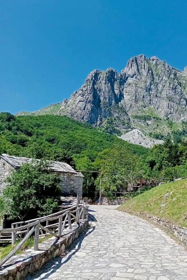 Mountain refuge and stone path in the Campocatino area, Garfagnana